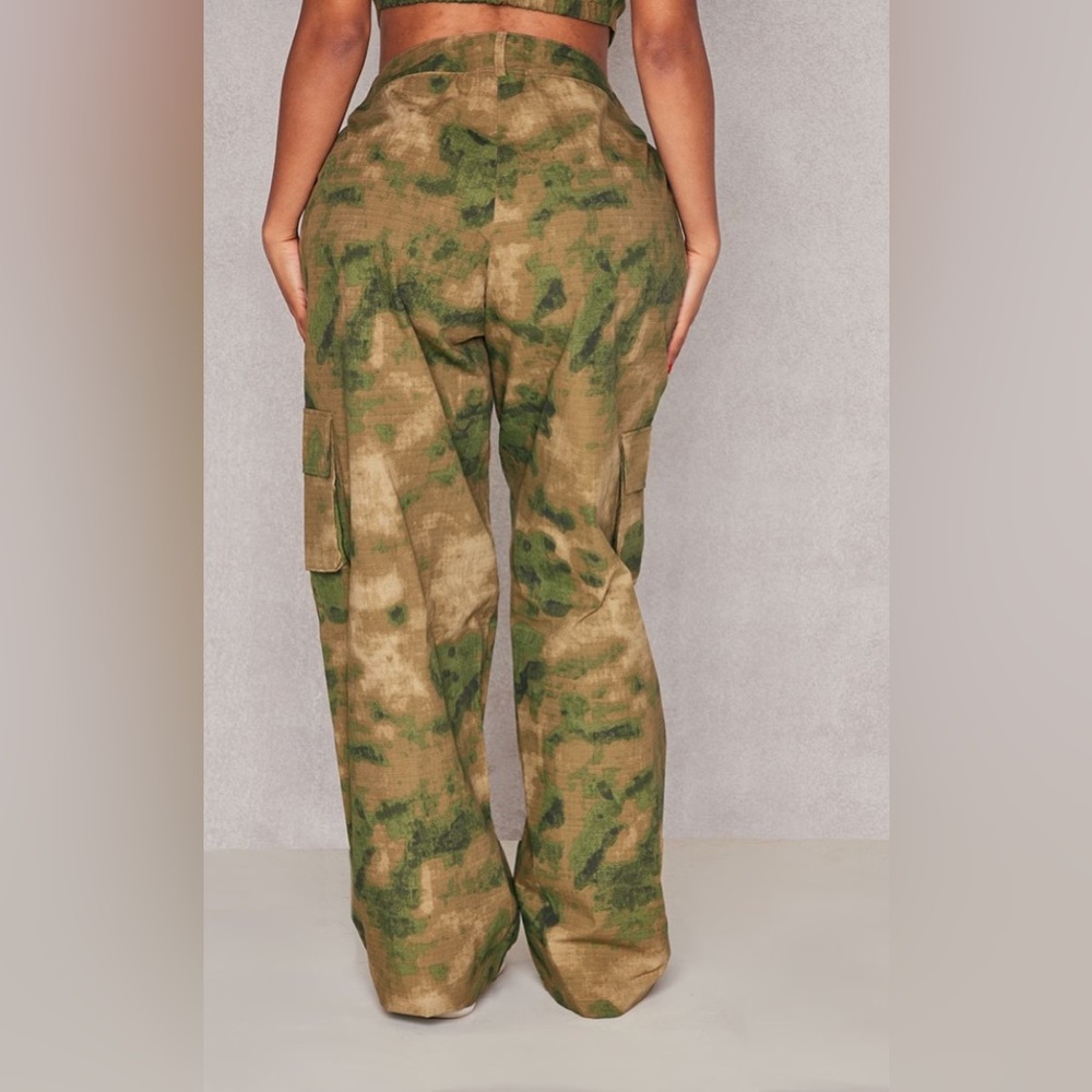 NWT PRETTY LITTLE THING SHAPE CAMO WIDE LEG PANT, SIZE 4 - Picture 3 of 11